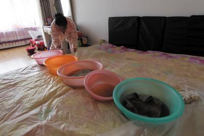 寿阳楼上漏水，住户失联，小区没物管，业主维权难！律师来支招……